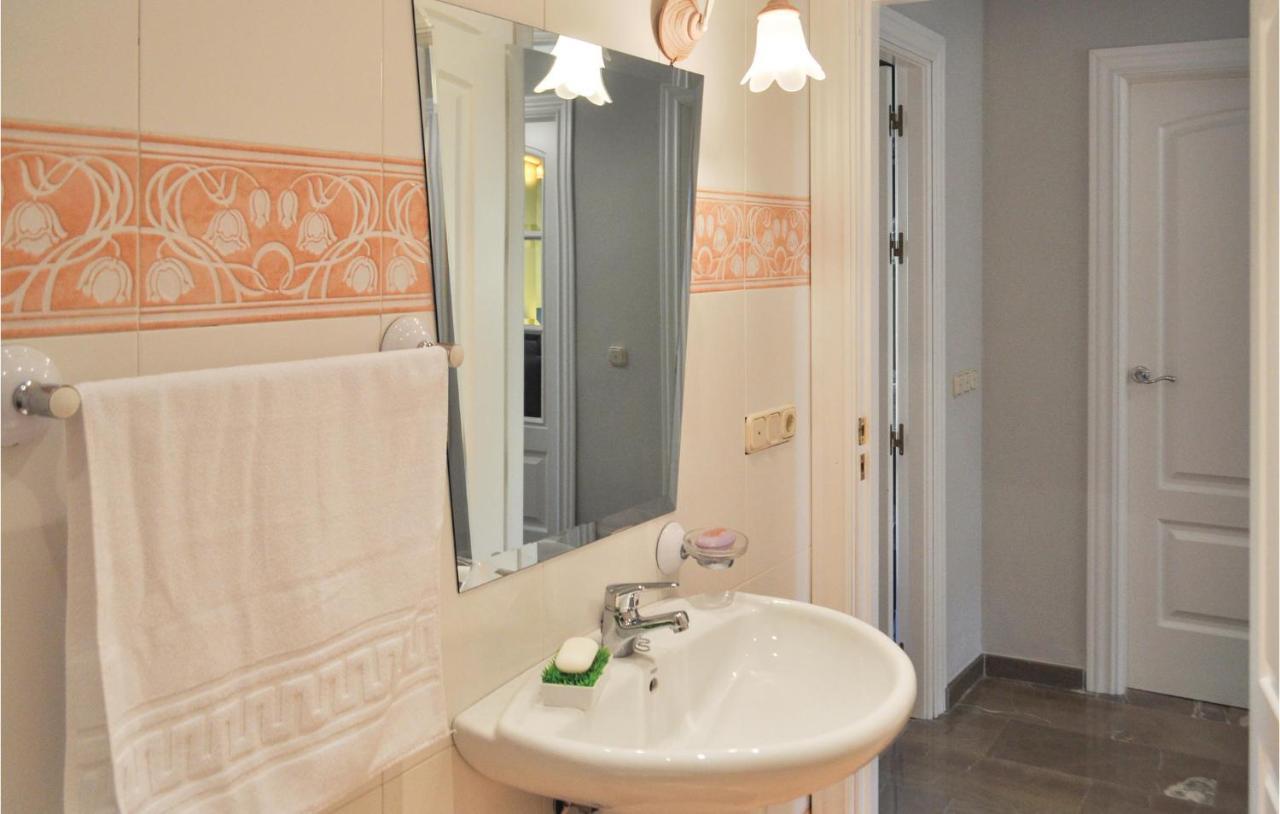 Cozy Home In Olivares With Outdoor Swimming Pool Zewnętrze zdjęcie