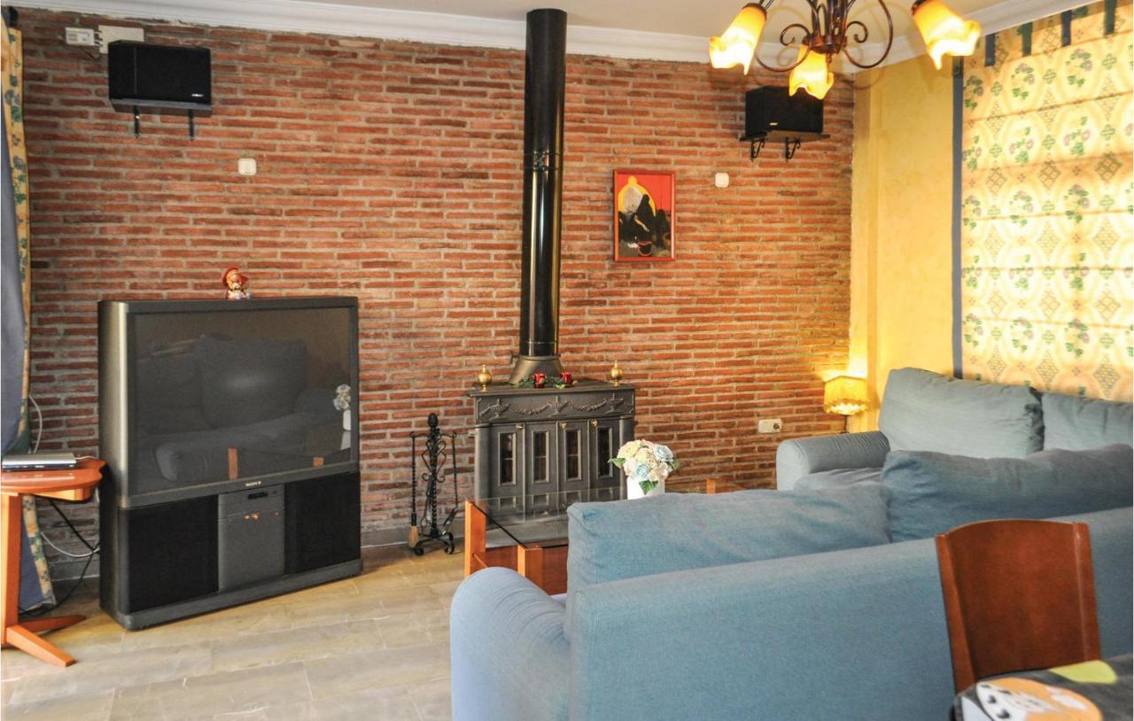 Cozy Home In Olivares With Outdoor Swimming Pool Zewnętrze zdjęcie